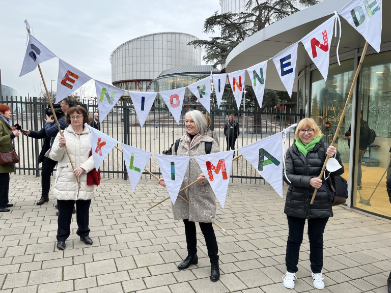 Klimaaktivistinnen 70plus am Europäischen Menschengerichtshof